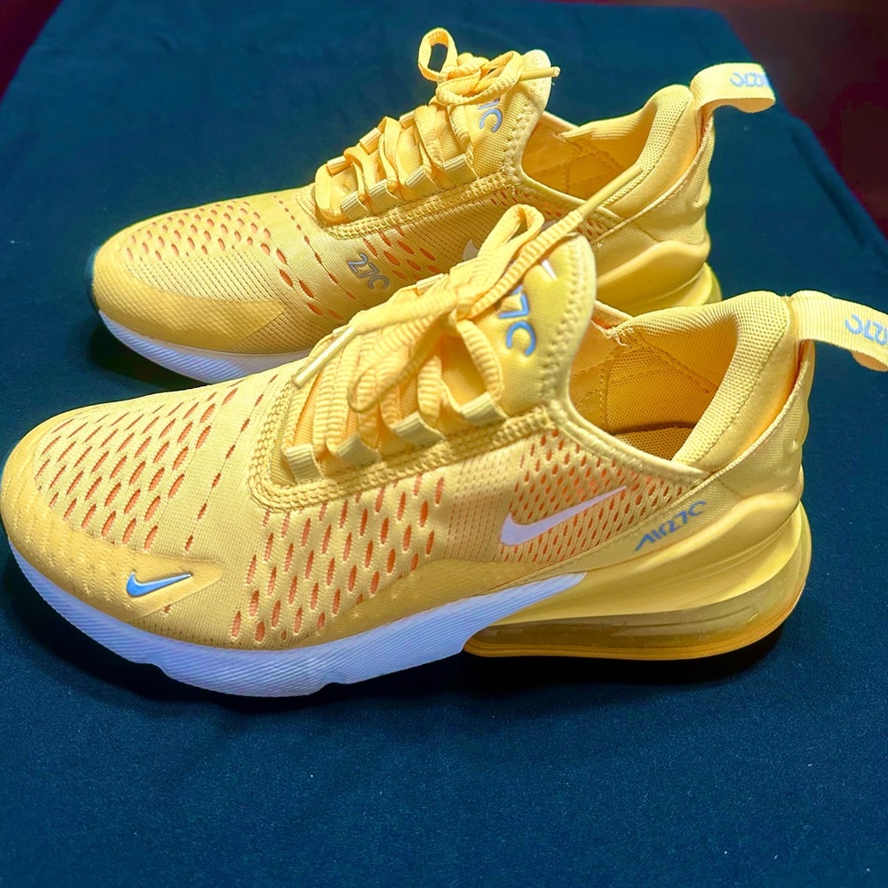 NIKE Women’s Air Max 270